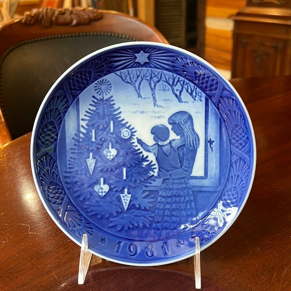 Royal Copenhagen Blue & White Annual Christmas Plate - 1981